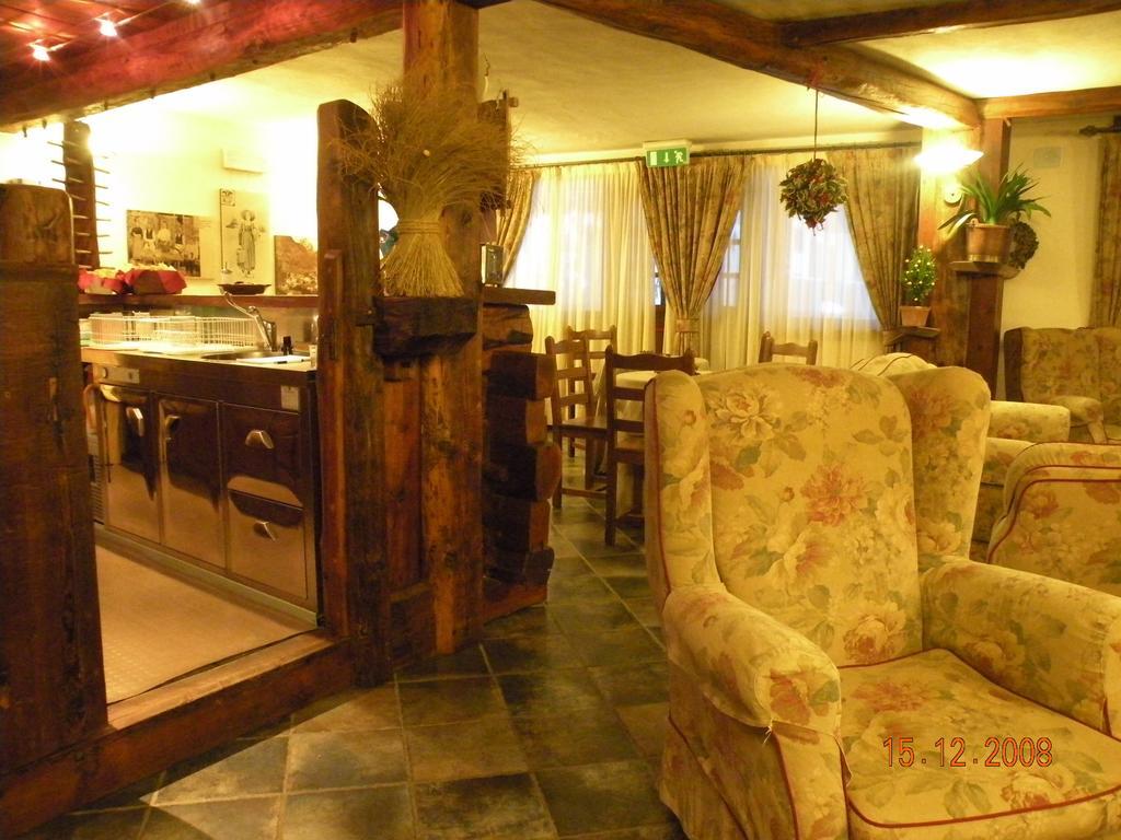 Hotel Bellevue Champoluc Esterno foto