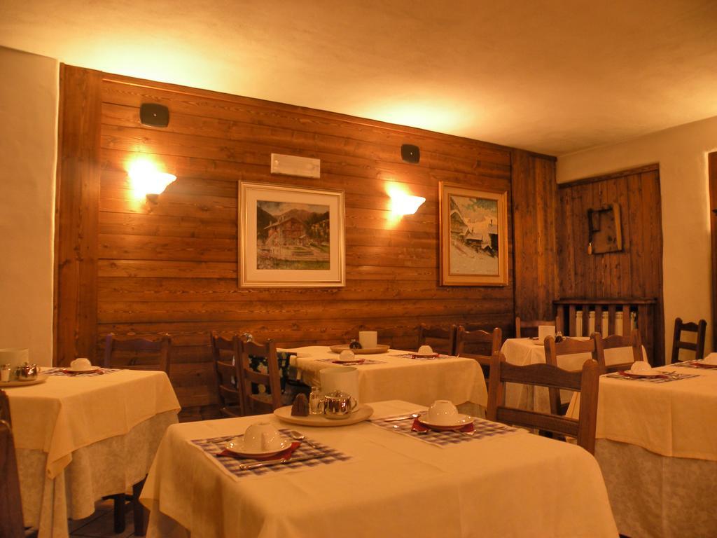 Hotel Bellevue Champoluc Esterno foto