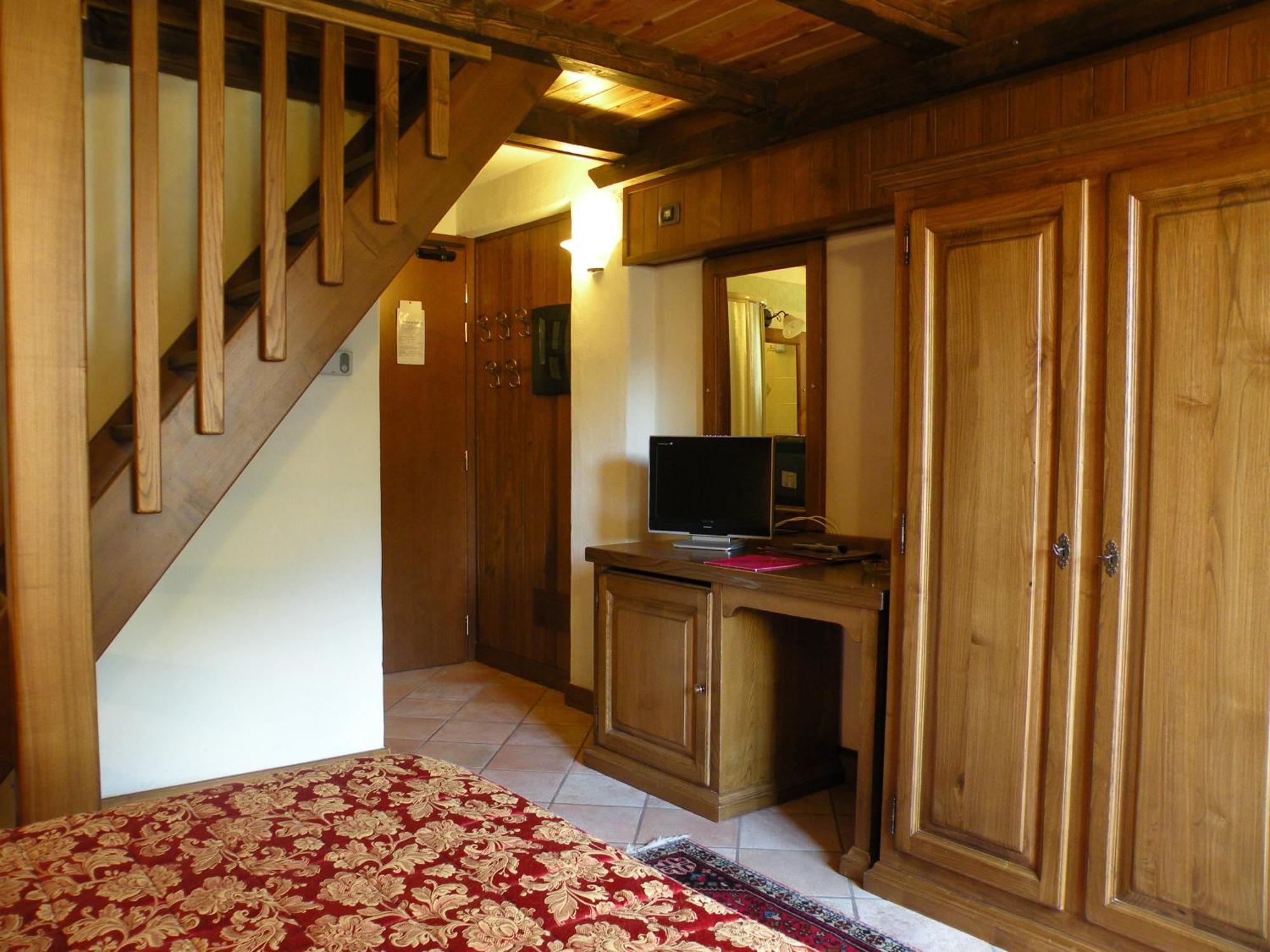 Hotel Bellevue Champoluc Esterno foto