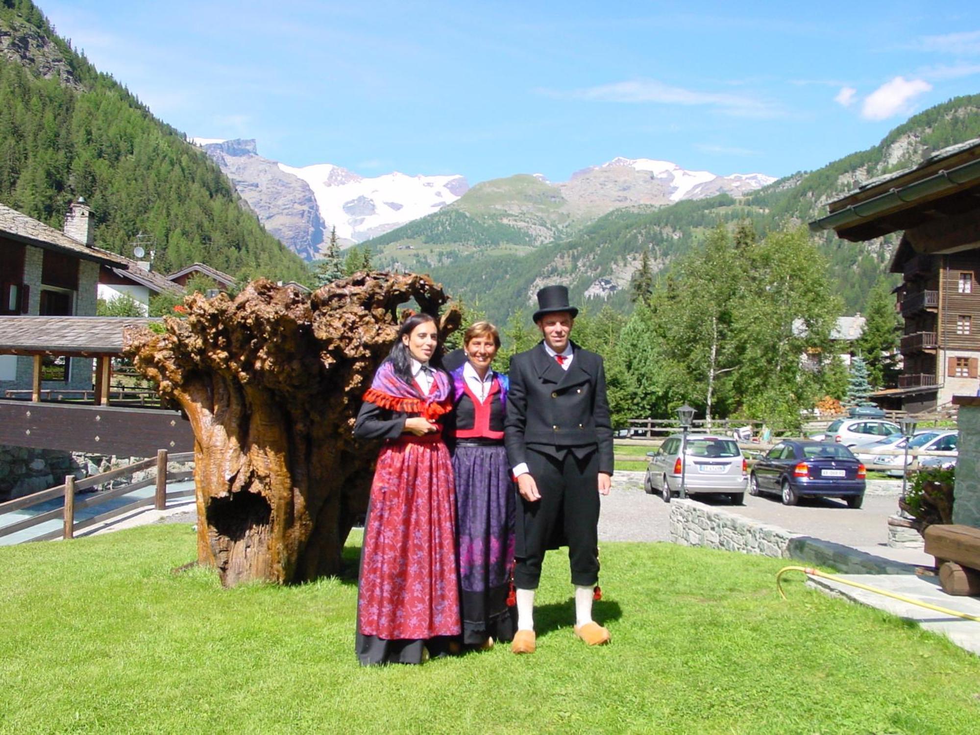 Hotel Bellevue Champoluc Esterno foto