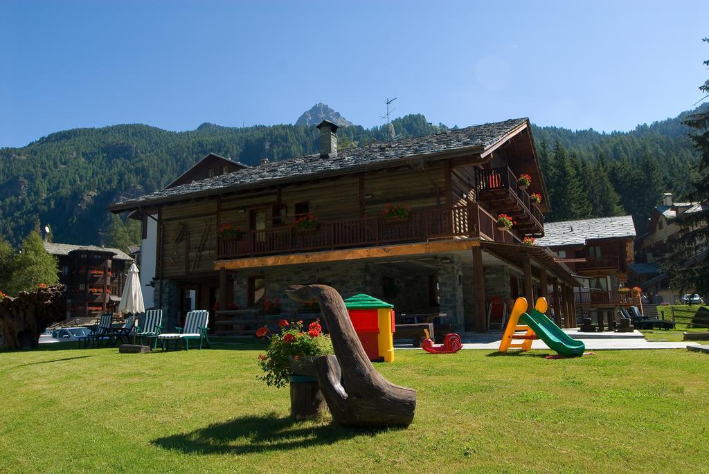 Hotel Bellevue Champoluc Esterno foto