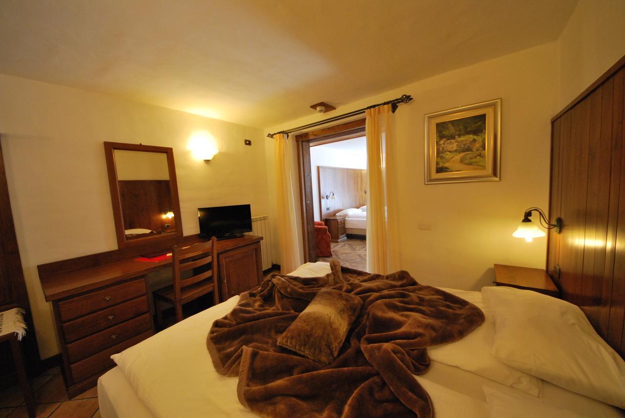 Hotel Bellevue Champoluc Esterno foto