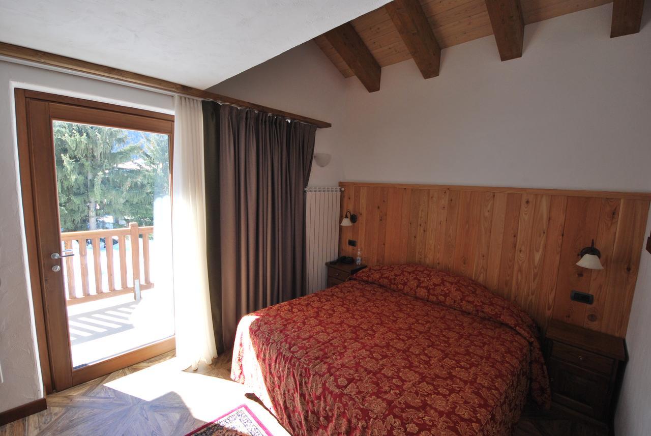 Hotel Bellevue Champoluc Esterno foto