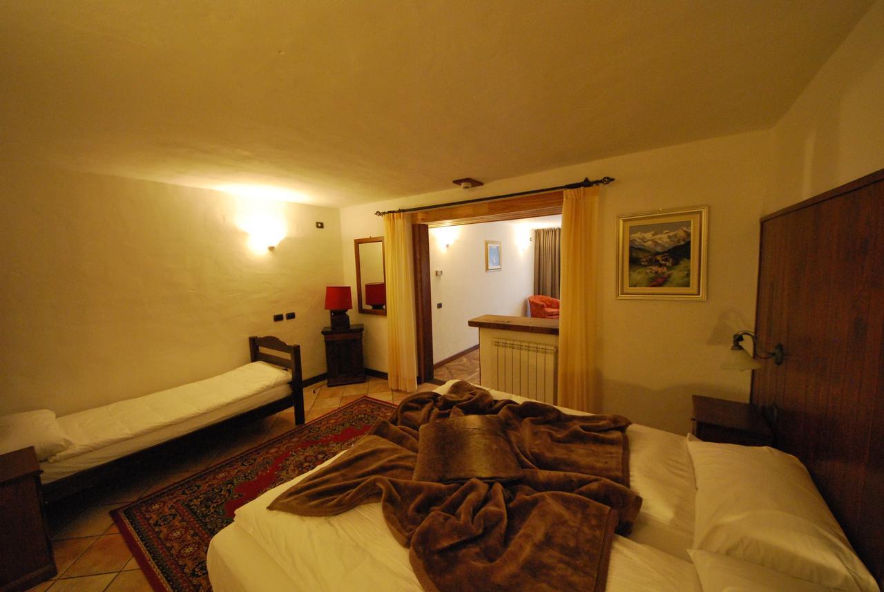 Hotel Bellevue Champoluc Esterno foto