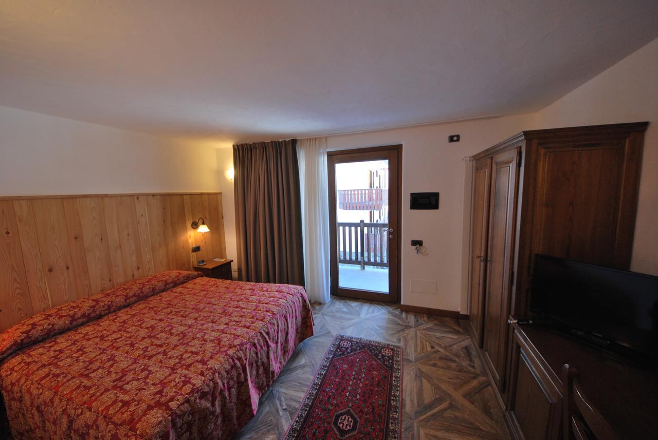 Hotel Bellevue Champoluc Esterno foto