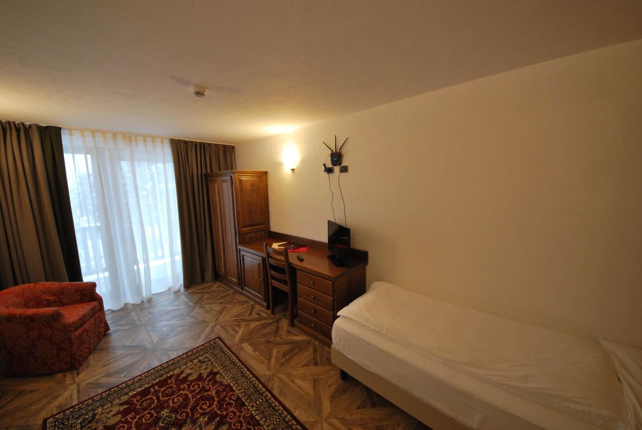 Hotel Bellevue Champoluc Esterno foto