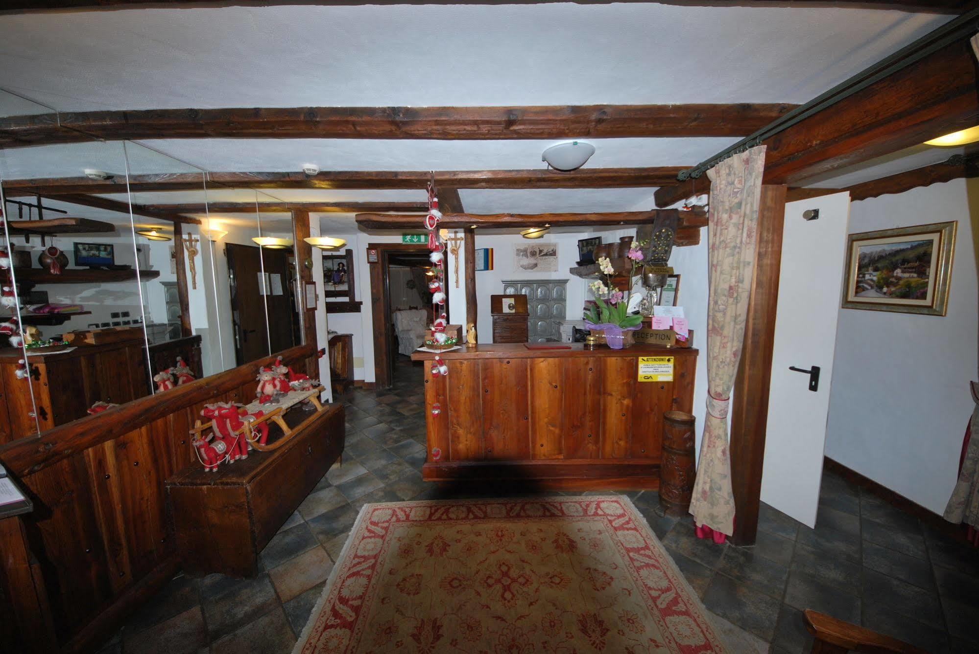 Hotel Bellevue Champoluc Esterno foto