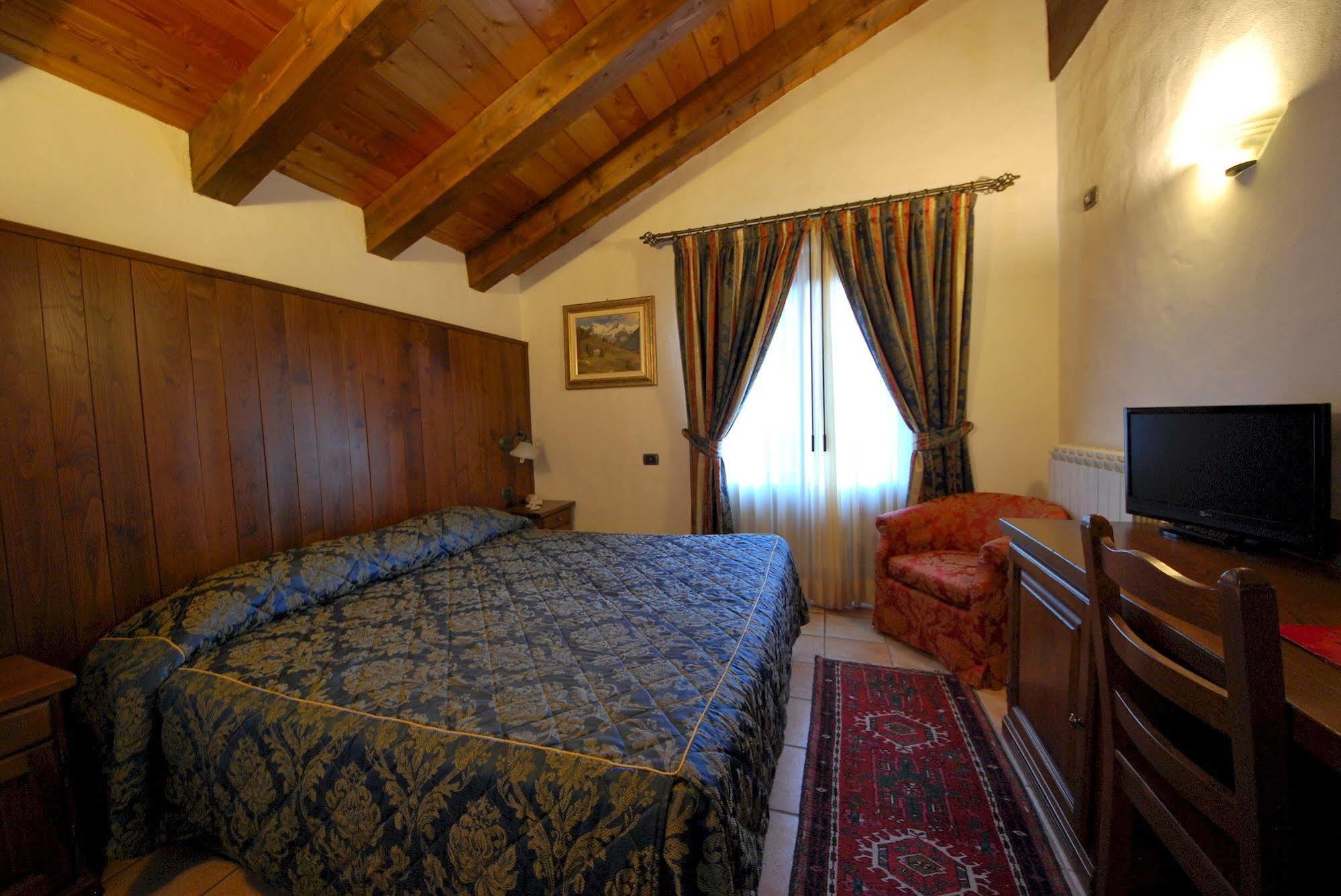 Hotel Bellevue Champoluc Esterno foto