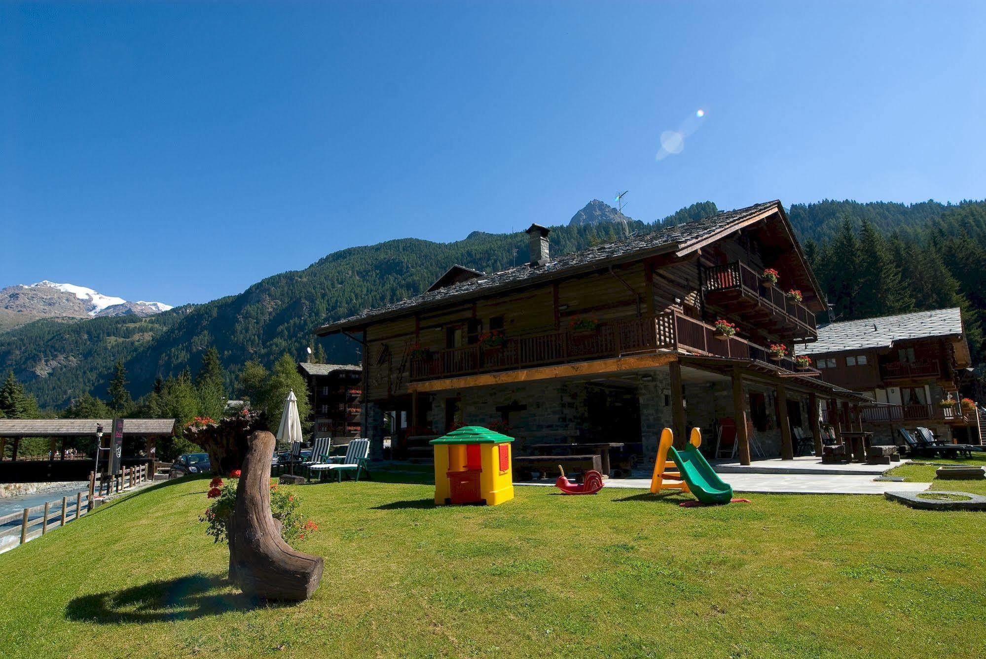 Hotel Bellevue Champoluc Esterno foto