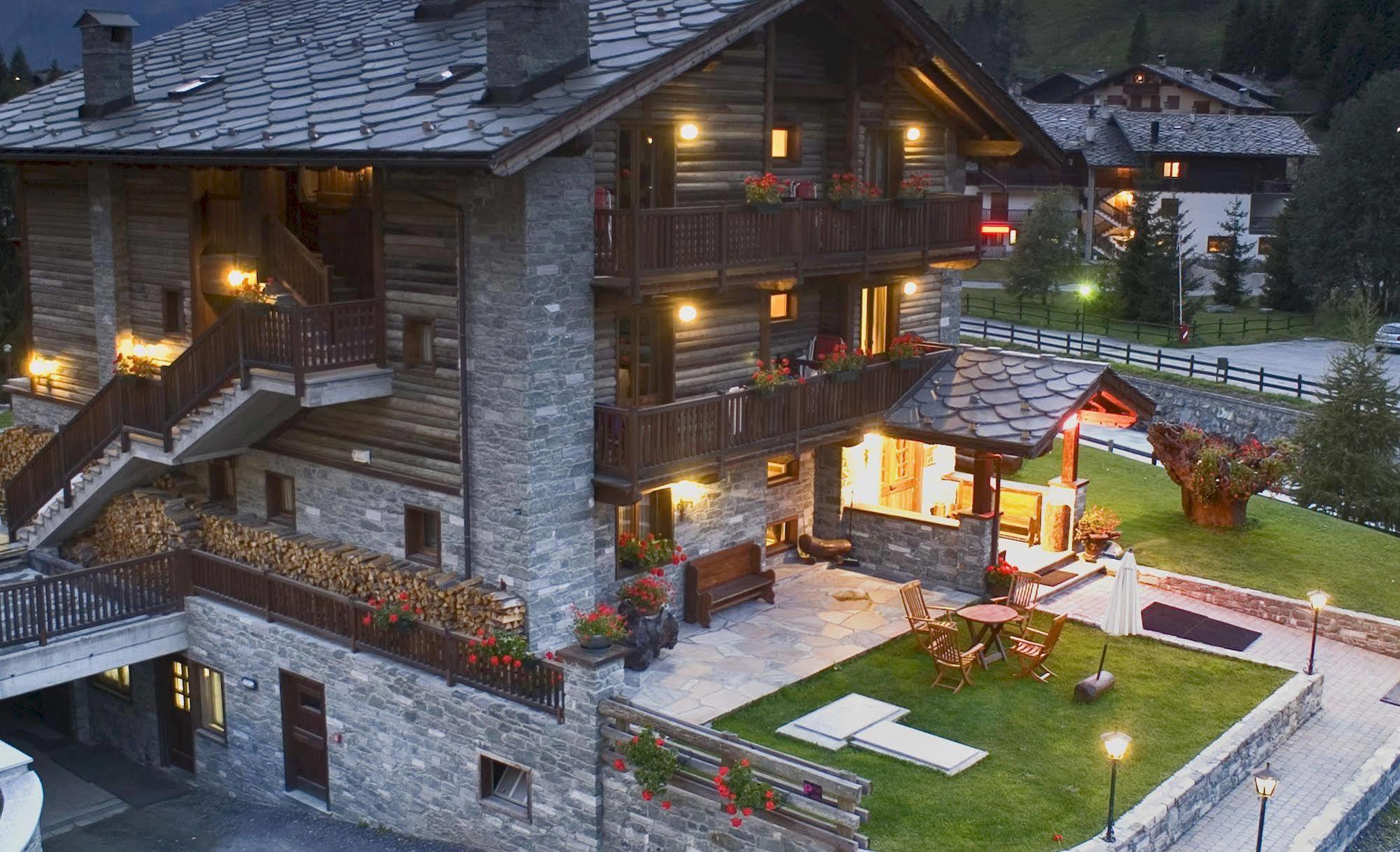 Hotel Bellevue Champoluc Esterno foto